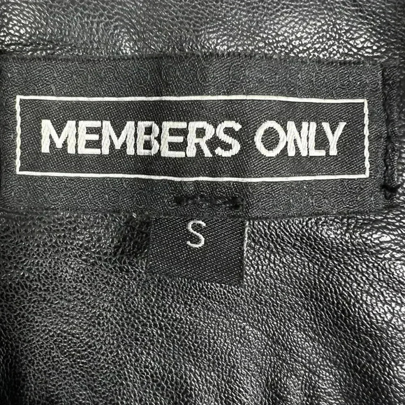 Members Only Womens S Black ASYM Zip Cropped Faux Leather Bomber Moto Jacket Y2K - Picture 13 of 16